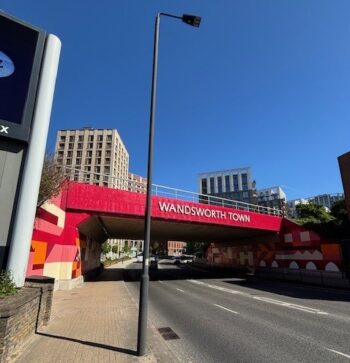 Mural installation on Wandsworth Bridge